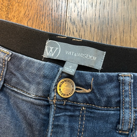 Wit & Wisdom super stretch jeans fits like a 6 - Picture 2 of 5